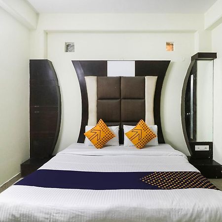 גורגאון Spot On Hotel Grace Near Star Mall מראה חיצוני תמונה