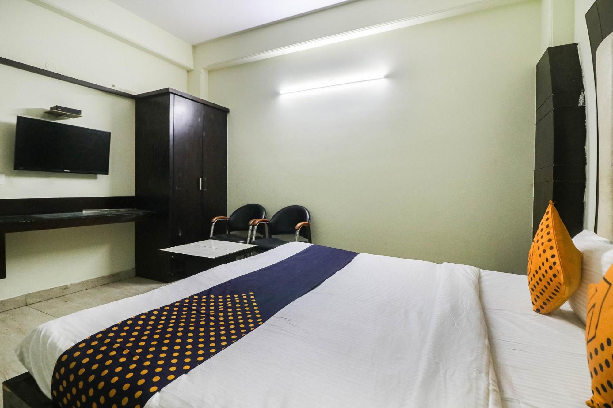 גורגאון Spot On Hotel Grace Near Star Mall מראה חיצוני תמונה