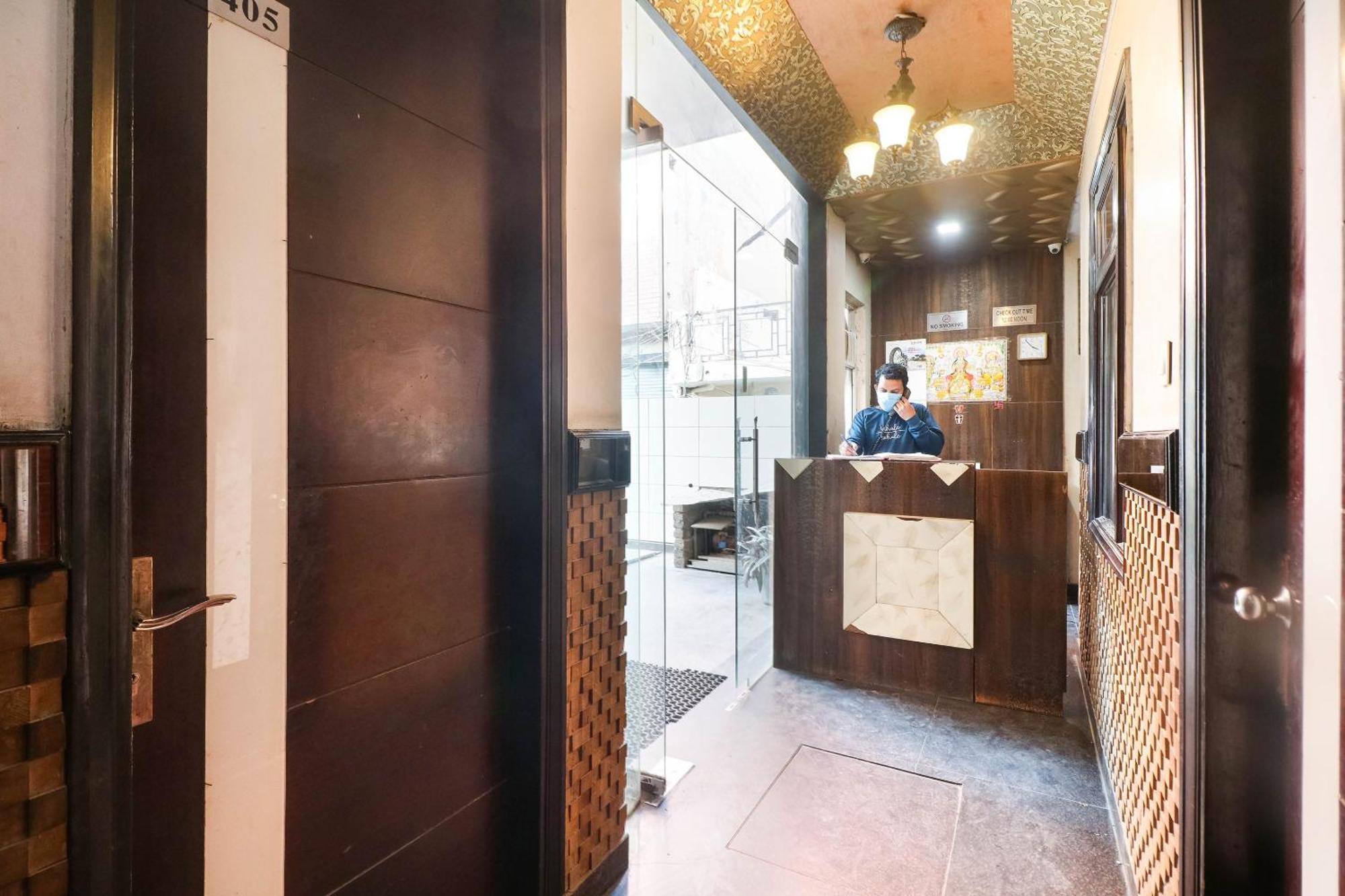 גורגאון Spot On Hotel Grace Near Star Mall מראה חיצוני תמונה