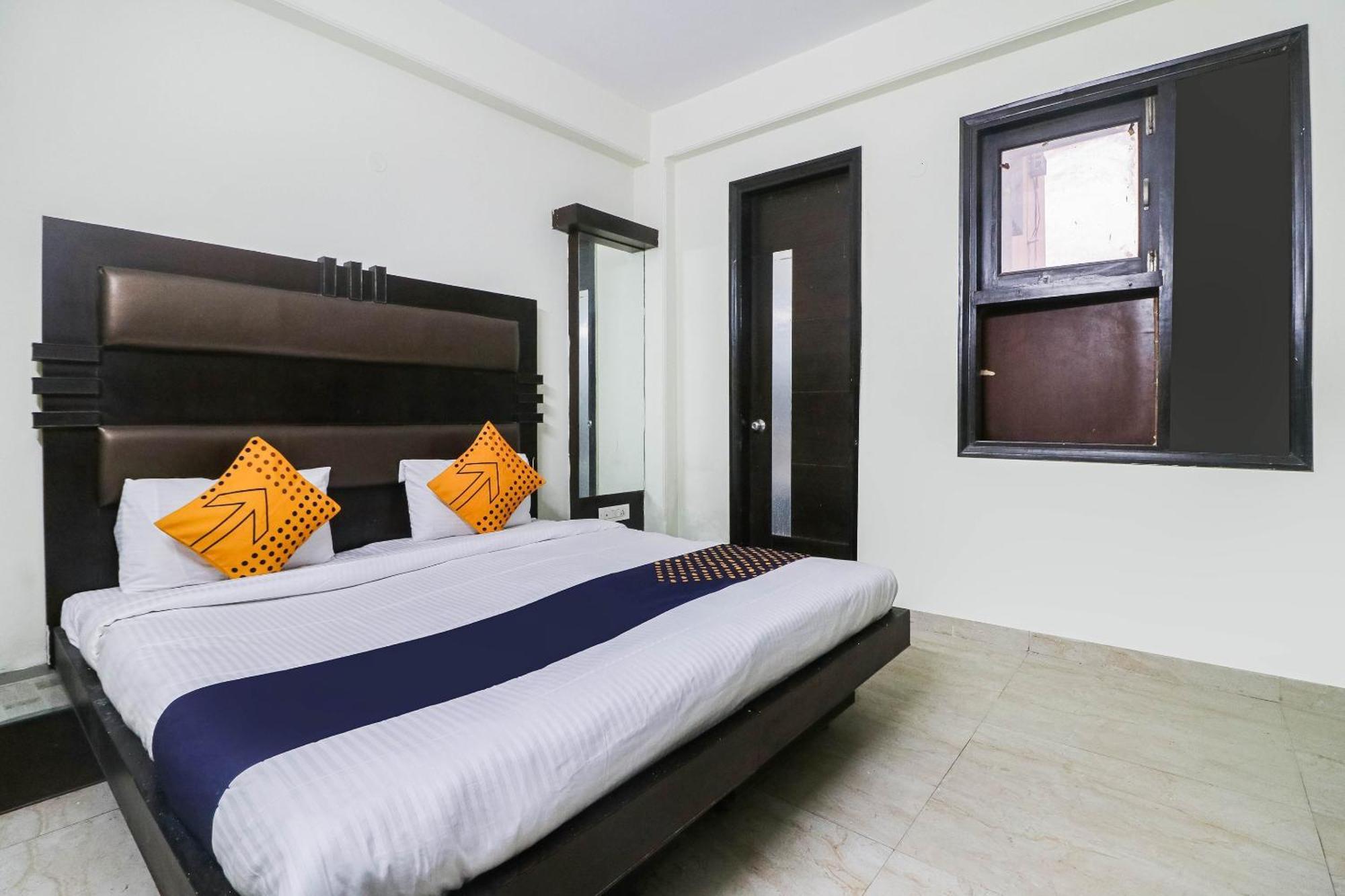גורגאון Spot On Hotel Grace Near Star Mall מראה חיצוני תמונה